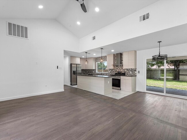 Building Photo - 1107 Stonecrest Dr