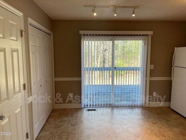 Foto del edificio - 3803 Freeman Rd