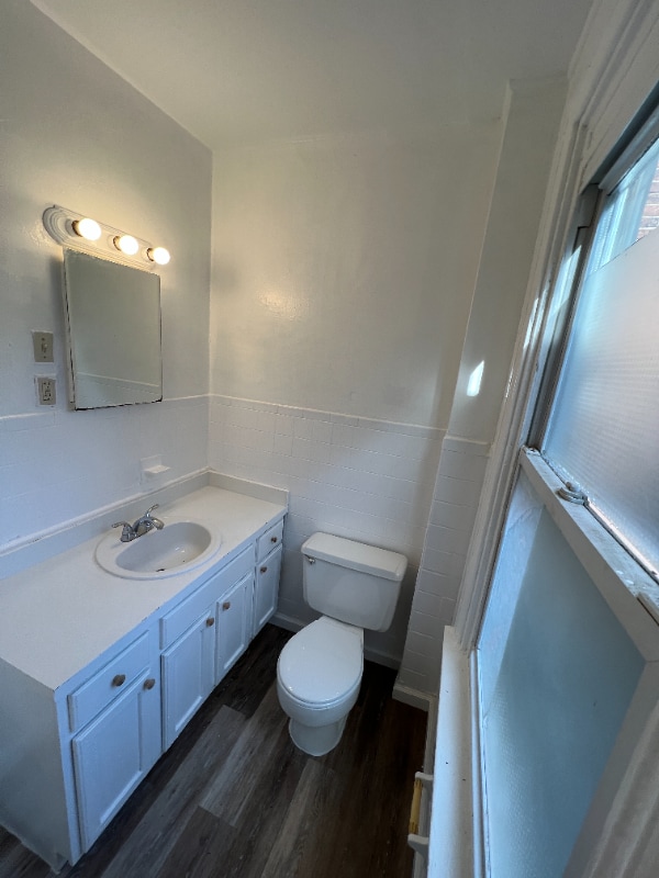 Building Photo - 806 Ferry St