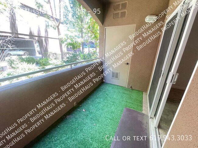 Foto del edificio - Check out this spacious 2 bedroom / 2 bath...