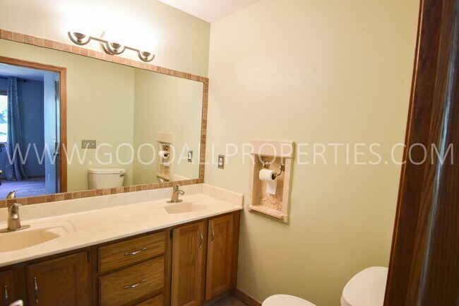 Foto del edificio - Large 4 Bedroom, 2 Bathroom Home in West D...