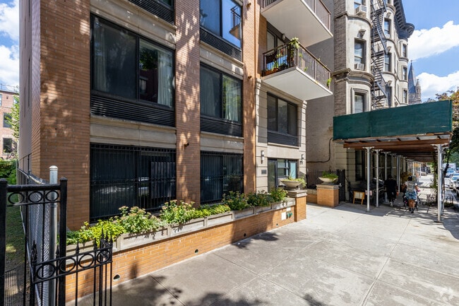 Building Photo - 5 W 127th St