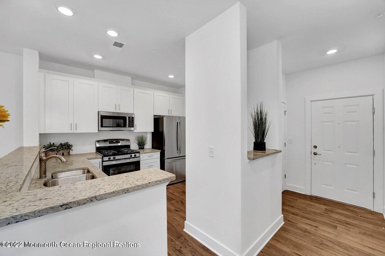 Primary Photo - 711 Stiller Ln