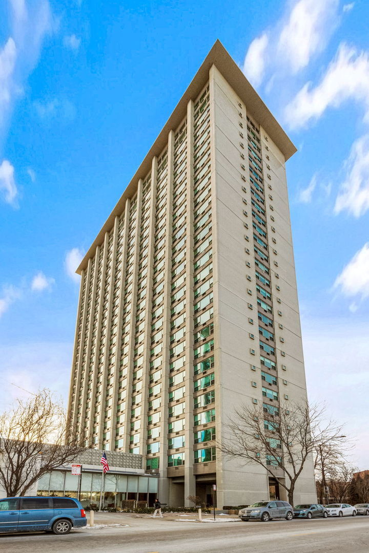 3600 N Lake Shore Drive Condo