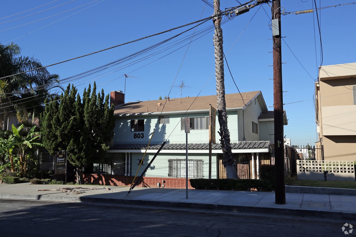 Primary Photo - Edgewood Apartments