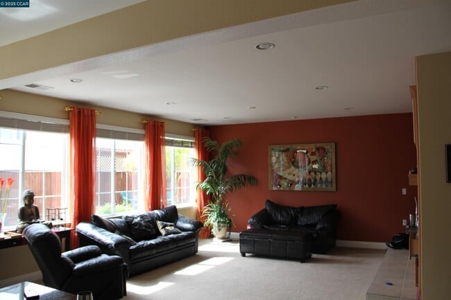 Building Photo - 852 Bandol Way