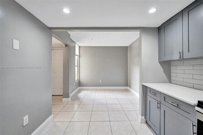 Building Photo - 8401 W Sample Rd