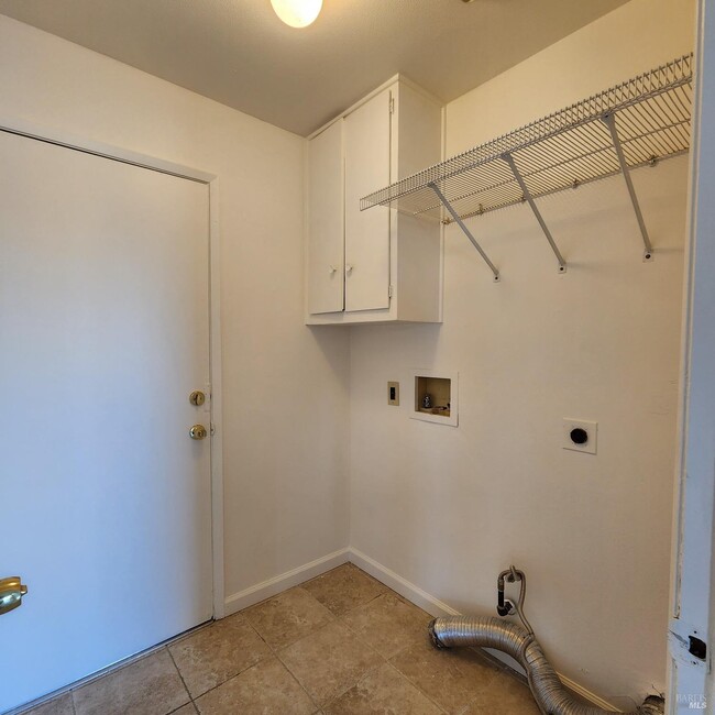 Building Photo - 5046 Brookdale Cir