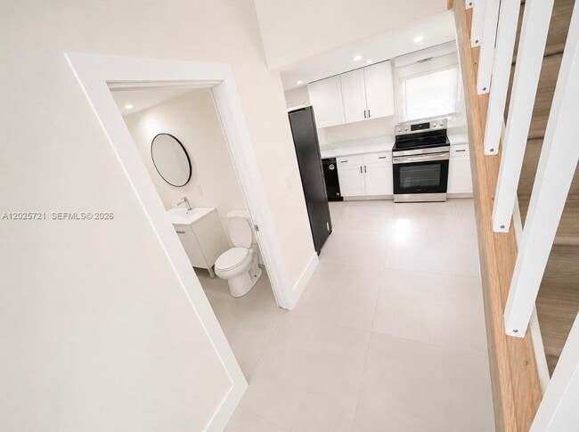 Building Photo - 4125 N 32nd Ct