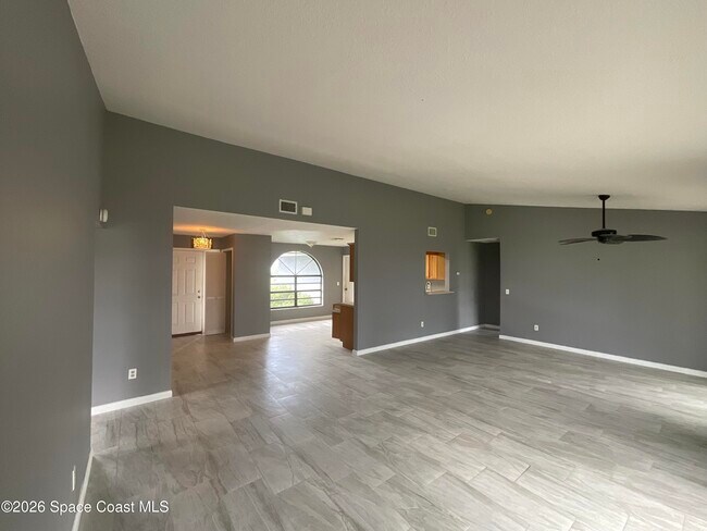 Foto del edificio - 1712 Valcourt St NW