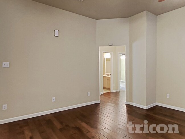 Building Photo - 1205 Rio Vista Dr