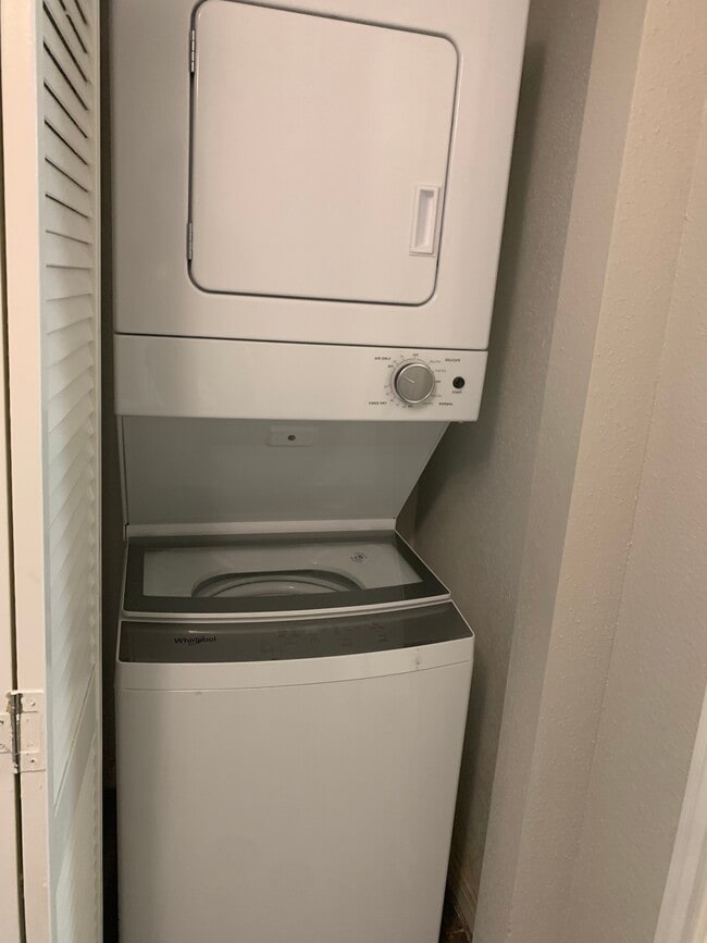 Wash & Dryer included - Memorial Fountain