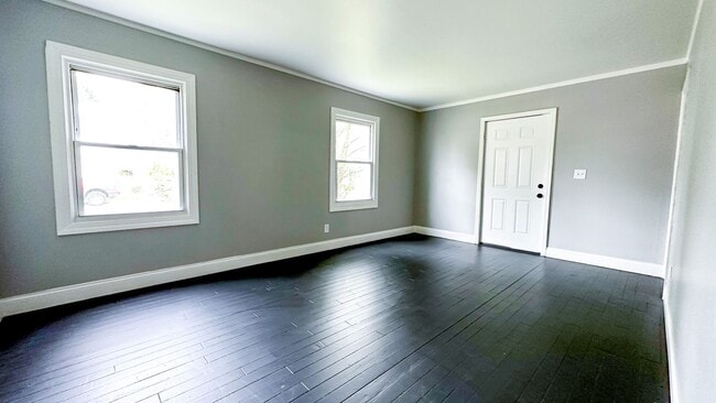 Foto del edificio - Spacious 3BR Corner-Lot Home w/ Full Basement & Large Yard