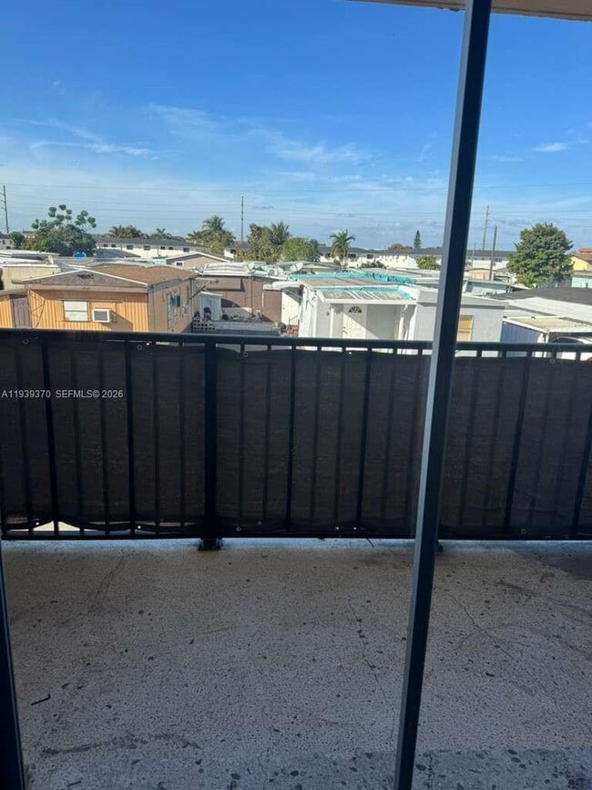 Foto del edificio - 1305 W 26th Pl