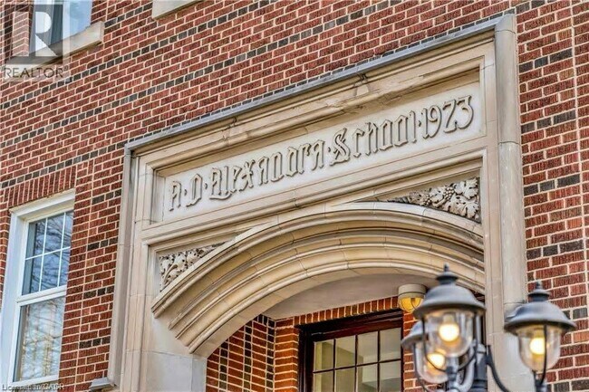 Building Photo - 35 Alexandra Ave