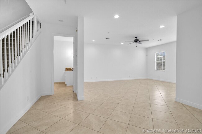 Building Photo - 6809 Lakeside Cir N