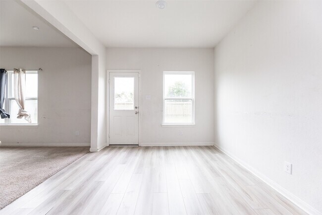 Foto del edificio - 541 Amberwood Pk Dr