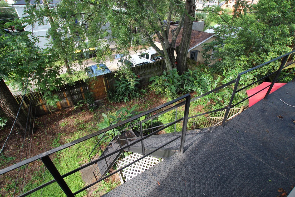Foto del edificio - 210 E Duffy St