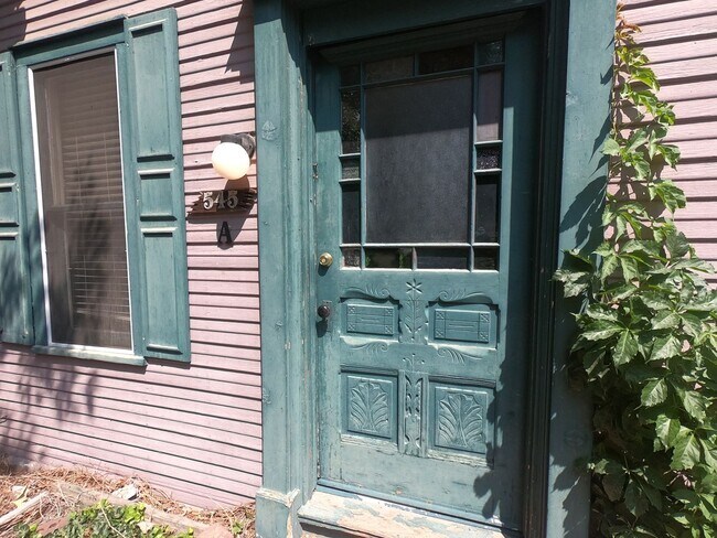 Building Photo - 3 Bedroom on West Side of The Hill