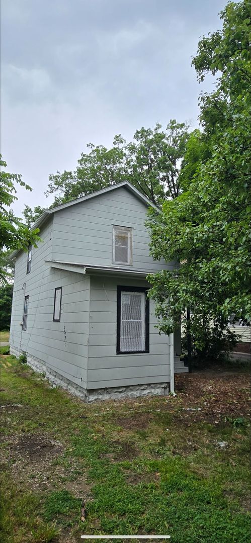 Building Photo - Charming 3-Bedroom Property in Prime Location