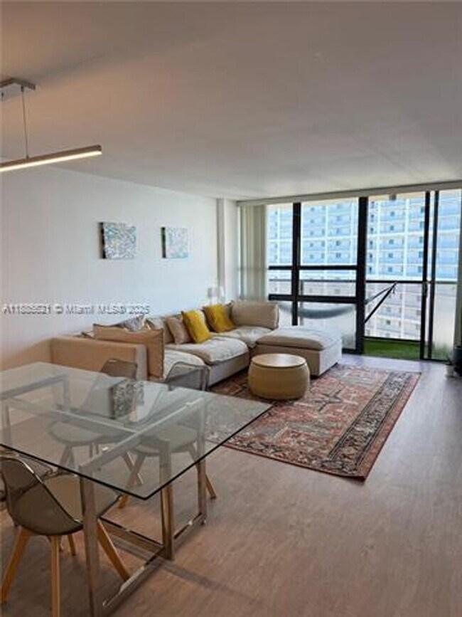 Foto del edificio - 600 NE 36th St