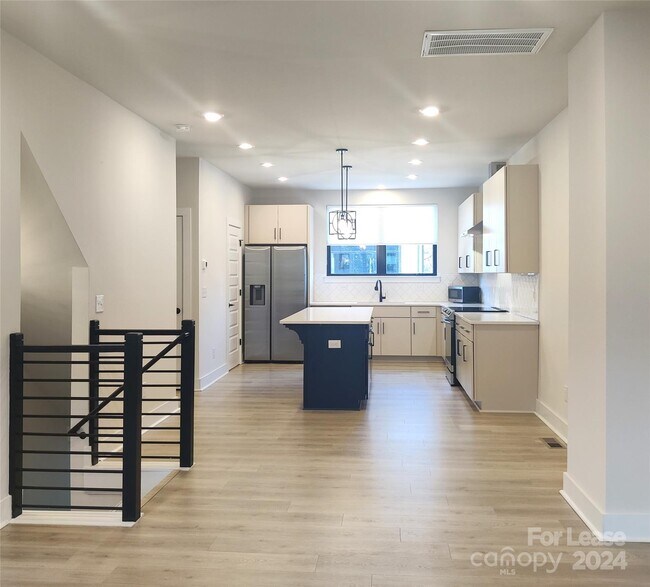 Building Photo - 3530 Saker Ln