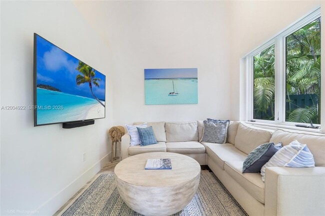 Foto del edificio - 2449 S Bayshore Dr