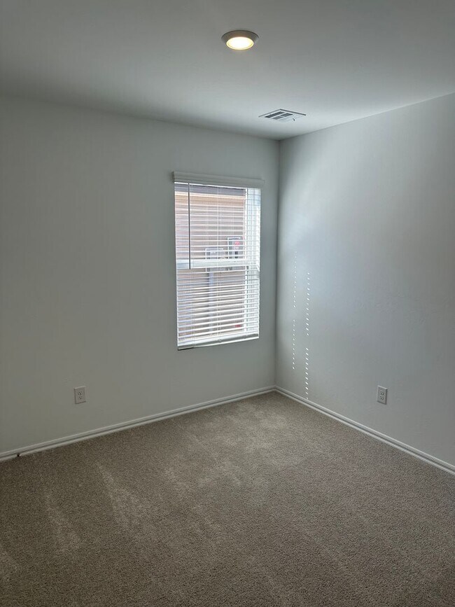 Foto del edificio - FREE Blackstone Grill — Sign by 6/15! | Brand New 3 Bed, 2 Bath Home in Southbrook