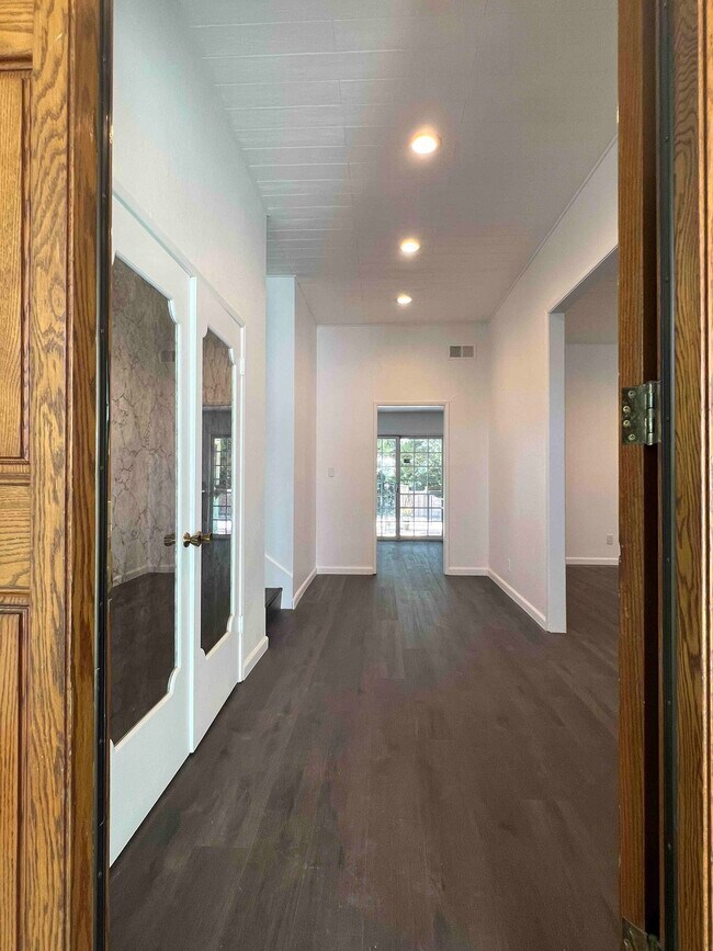 Foto del edificio - 17208 Braxton St