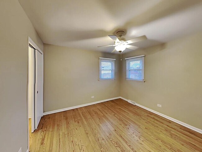 Building Photo - 236 W Lake Park Dr