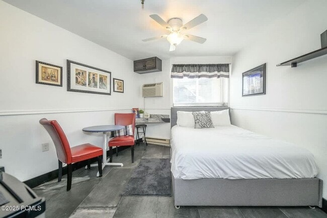 Carriage House Furnished Condo Available Now - Carriage House Furnished Condo Available Now