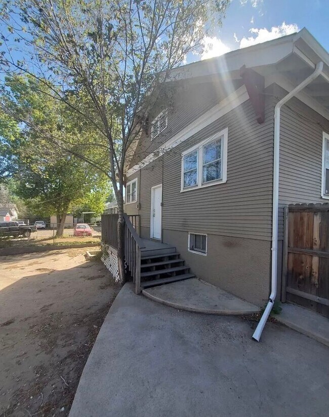 Foto del edificio - 3 Bedroom/1 Bath Garden Level Duplex for J...