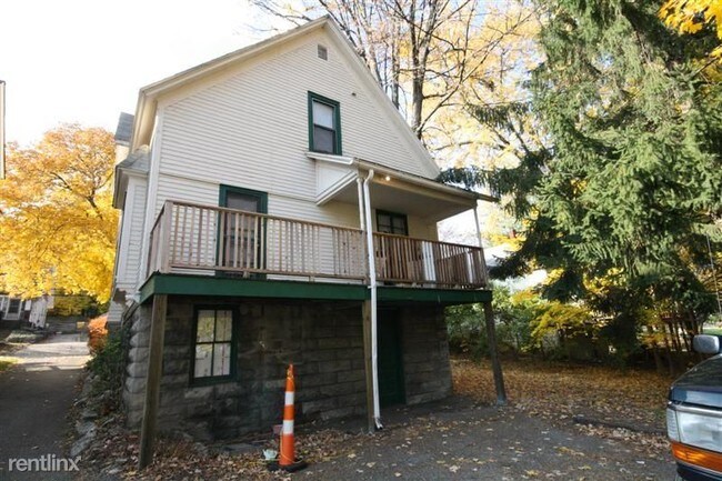 Building Photo - 5 br, 2 bath House - 1001 Davis St Availab...