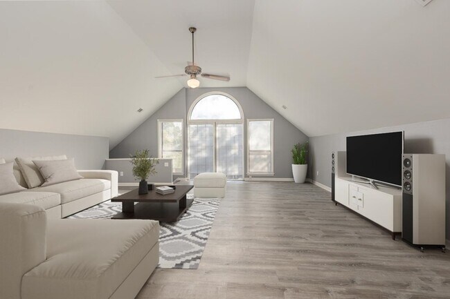 Foto del edificio - 512 McElroy Rd