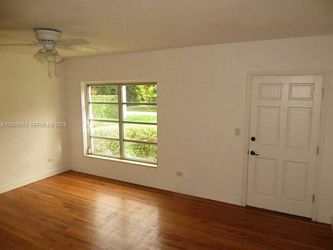 Foto del edificio - 5851 SW 28th St