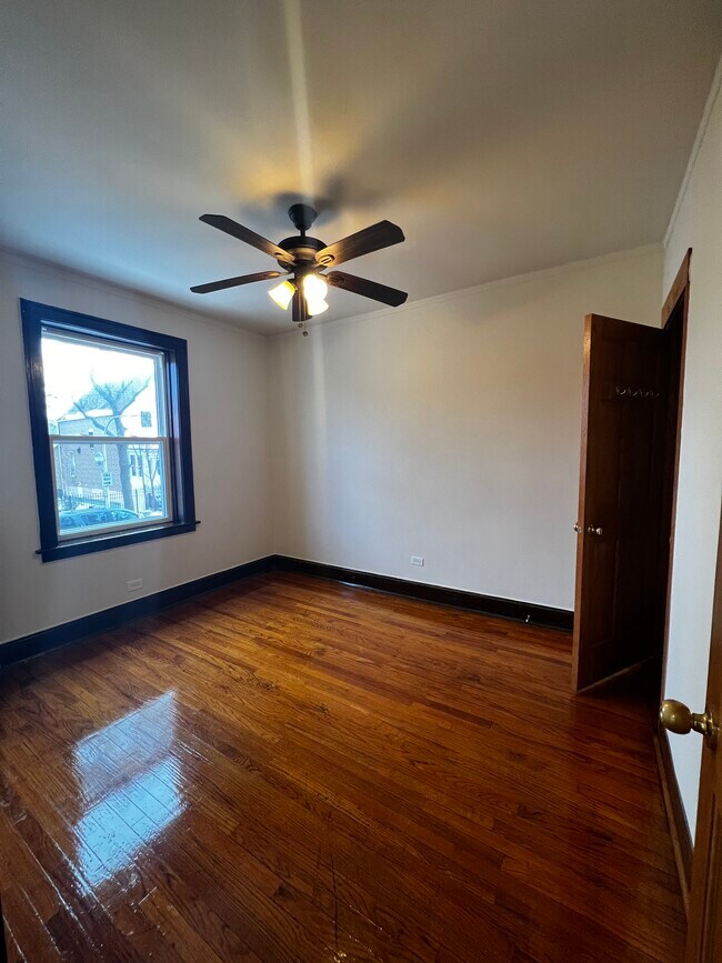 Building Photo - 2150 N Kildare Ave