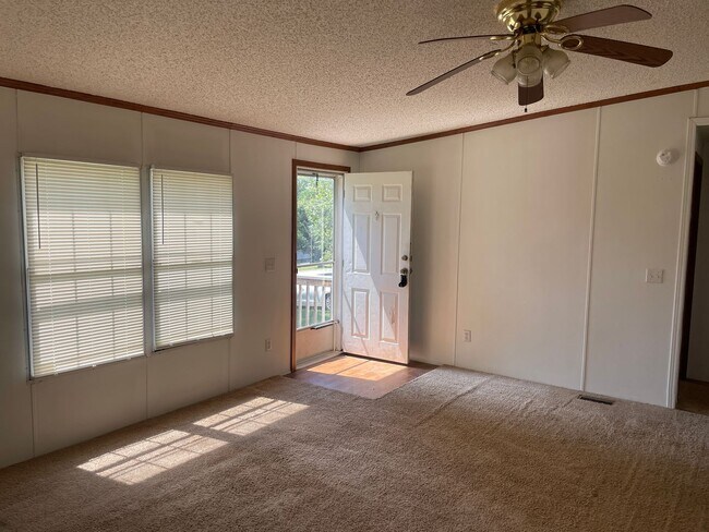 Building Photo - 3BR Home in Denver