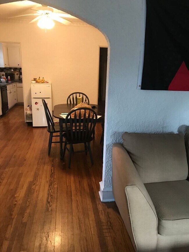 Foto del edificio - MKE East Side - 2974-76 N. Frederick Ave.