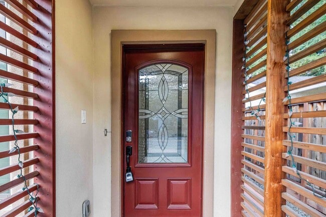 Building Photo - 861 Hollenbeck Ave