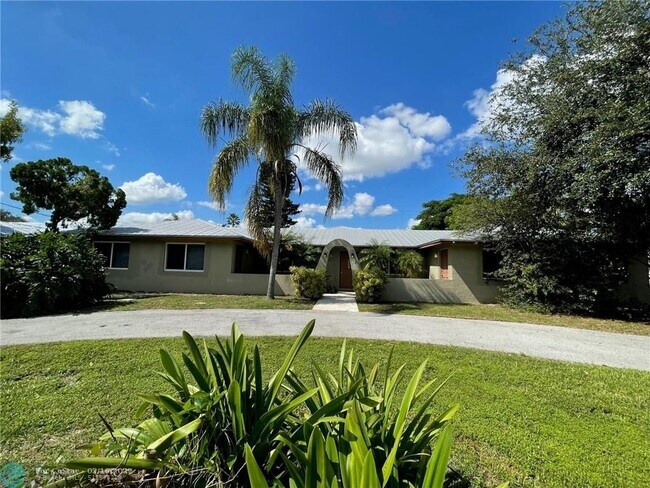 Building Photo - 8849 Sunset Dr