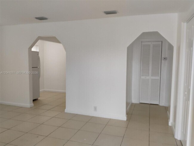Foto del edificio - 2325 Madison St