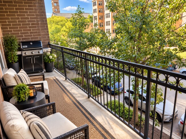Foto del edificio - 4311 N Sheridan Rd