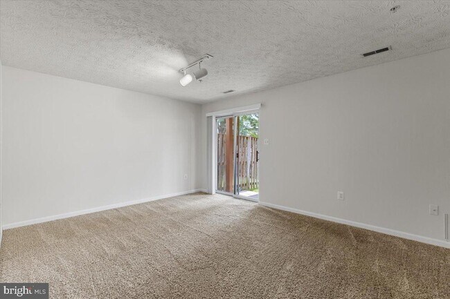 Foto del edificio - 2562 Woodland Pl