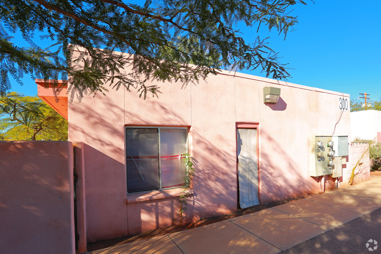 Building Photo - Sahuaro Apartments