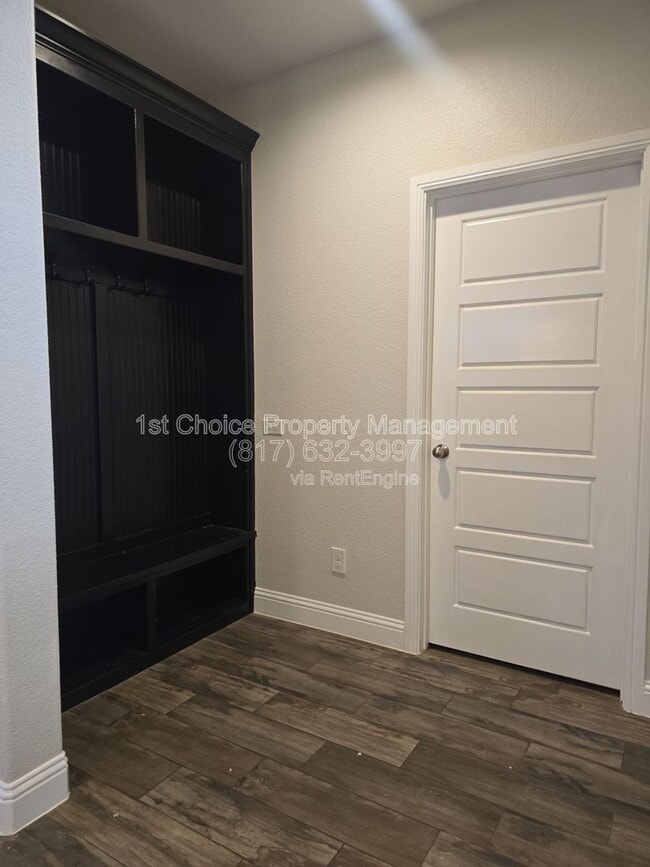 Building Photo - 1710 Dale Ln