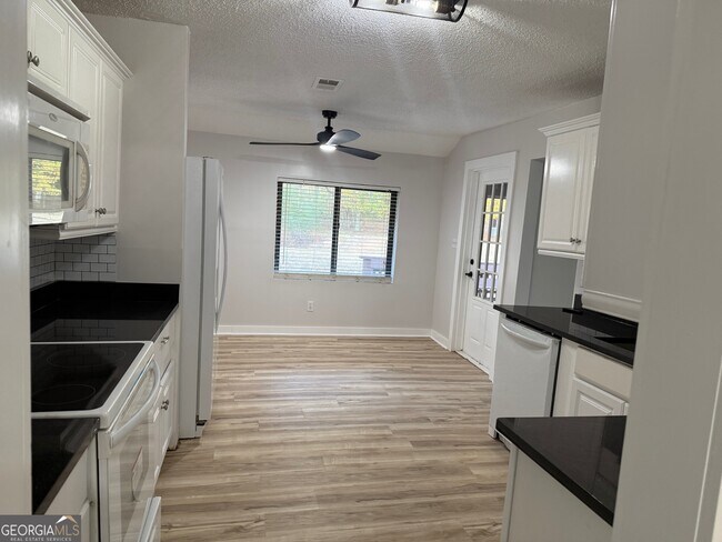 Foto del edificio - 20 Fairway Ln