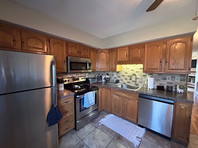 Foto del edificio - 882 N Colony Rd