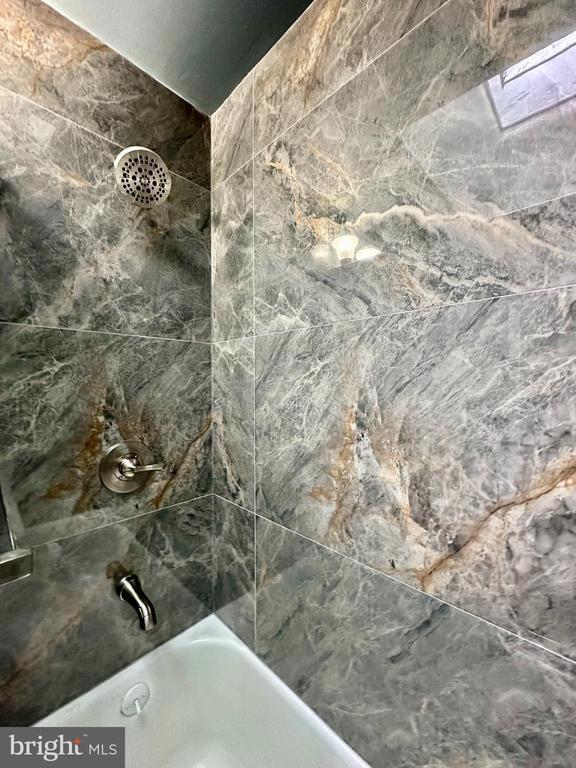 Building Photo - 1517 E Walnut Ln