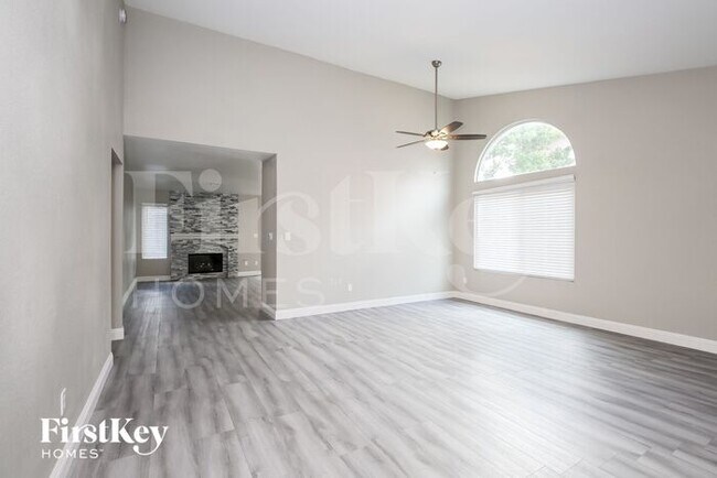 Foto del edificio - 1317 Grey Hunter Dr