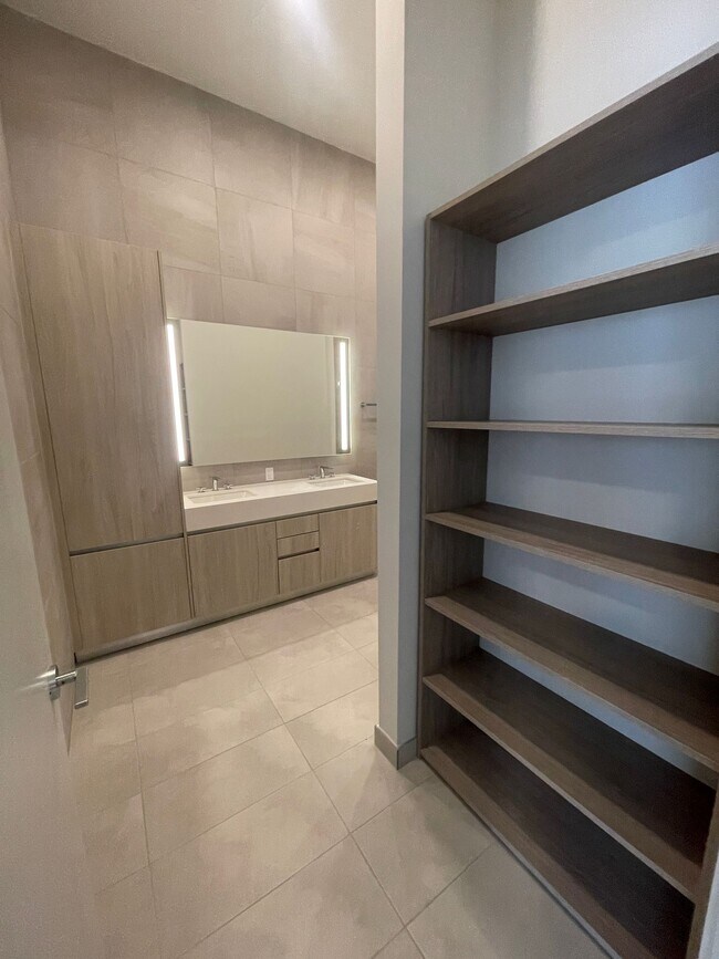 Foto del edificio - 160 NW 32nd St